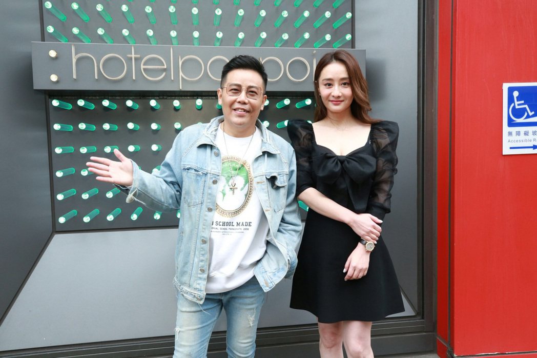 導演姜寧（左）和陳德容（右）合力拍電影。圖／禾力文創提供