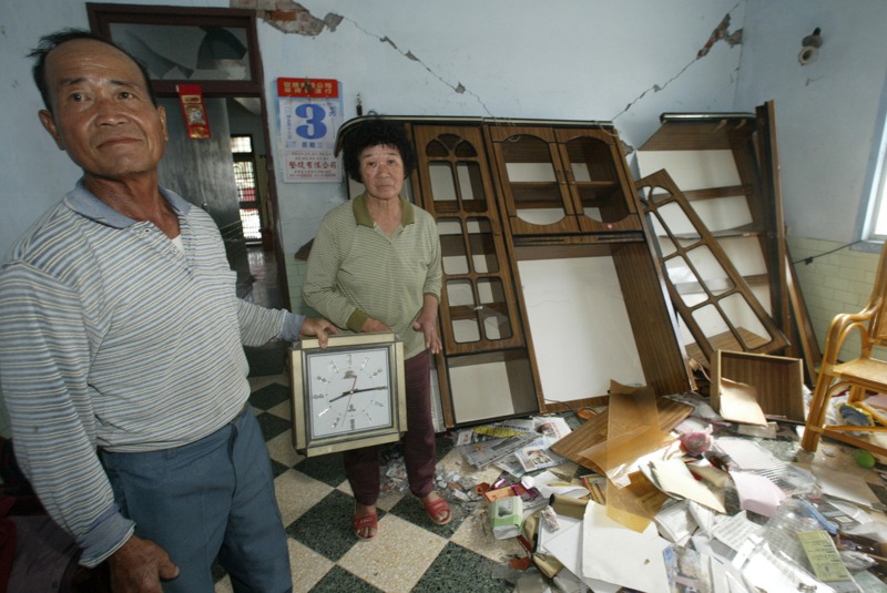 甲仙大地震杉林鄉民宅倒塌。圖／聯合報系資料照