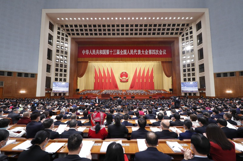 中共全國人大會議5日登場，國務院總理李克強循例在會中發表了政府工作報告，隱約預告著，中美全球經濟霸主之爭，將進入關鍵5年。香港中通社