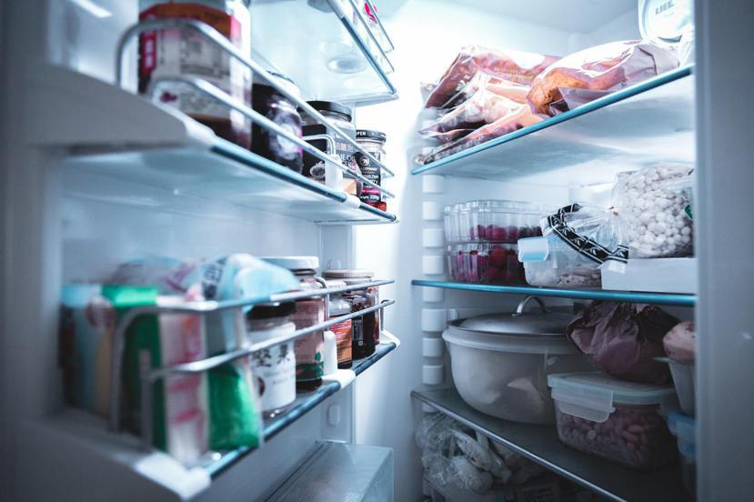根據日本健康網站的調查，家中細菌最多的地方是廚房，其中又以冰箱為細菌繁殖的黃金地...