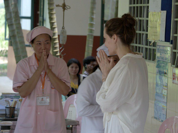 裘莉在柬埔寨從事公益活動。圖／Nathan Wiley Workhouse提供