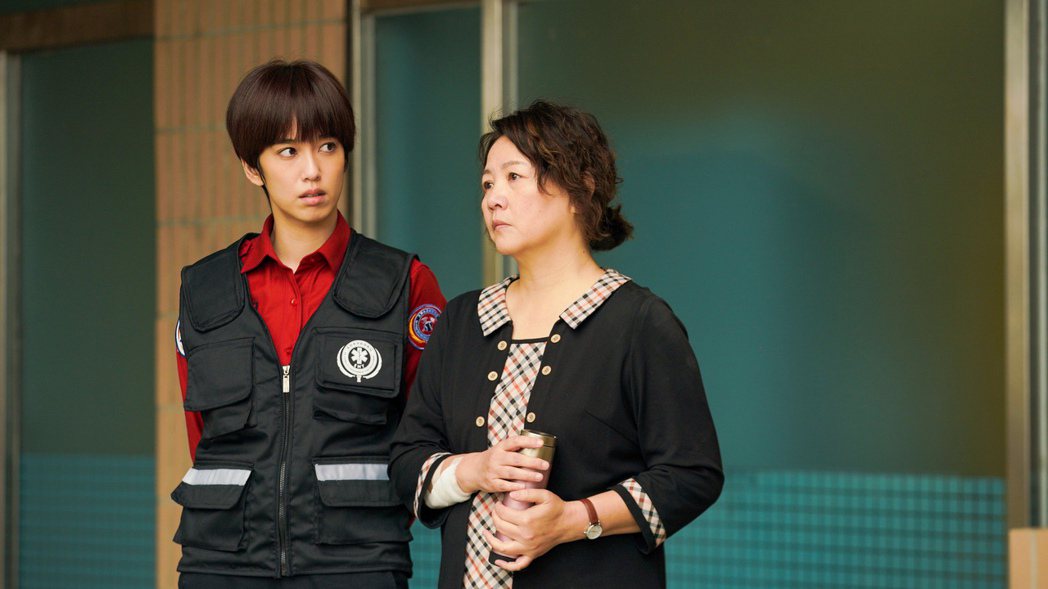 陳庭妮(左)遭飾演媽媽的王琄狠酸。圖／公視提供