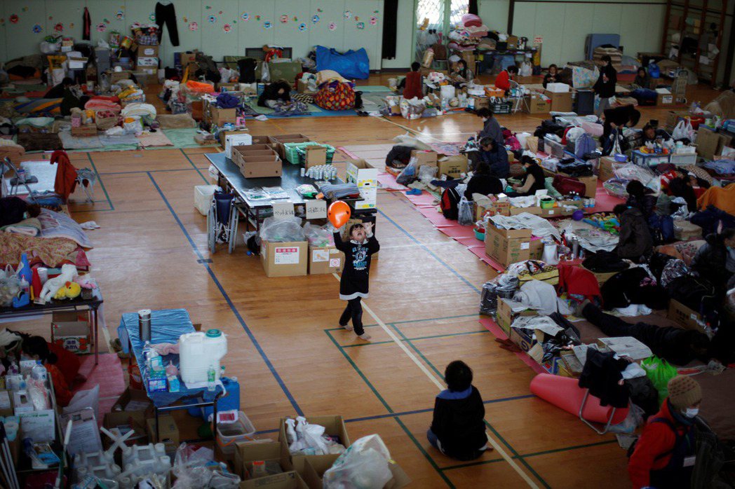 圖攝於2011年4月3日，宮城縣石卷市避難所。 圖／路透社