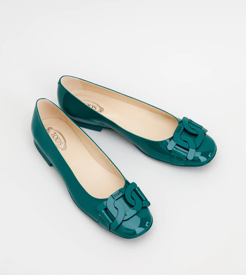 Tod's Kate綠色漆皮平底鞋，18,100元。 圖／迪生提供