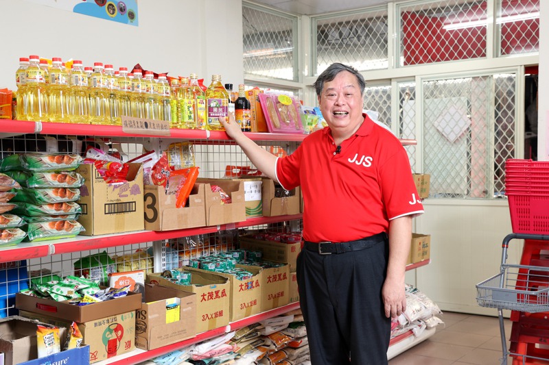 台北市忠勤里里長方荷生，推動社區食物銀行，既不浪費食物也幫助需要的人。記者林澔一／攝影