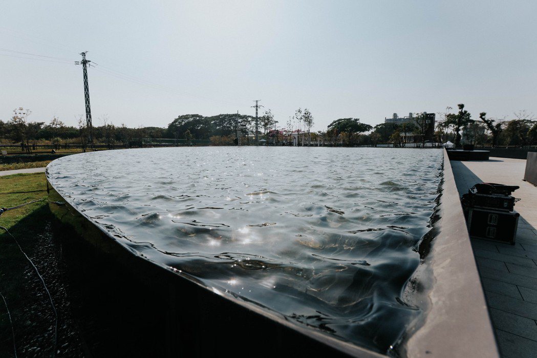 屏東縣民公園有許多水的意象。記者吳致碩／攝影