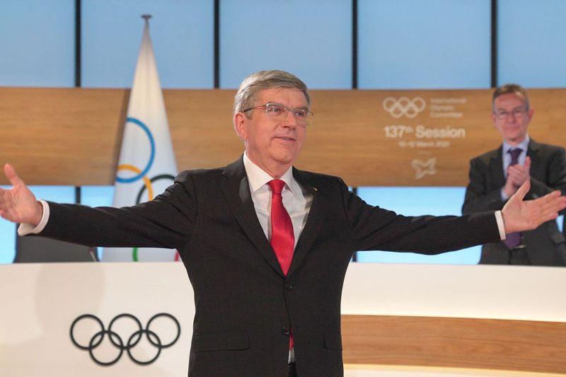 IOC例行大會第二天議程，會長巴赫說中國大陸奧委會願提供新冠肺炎疫苗給所有參賽選手，IOC將負擔這筆費用。法新社