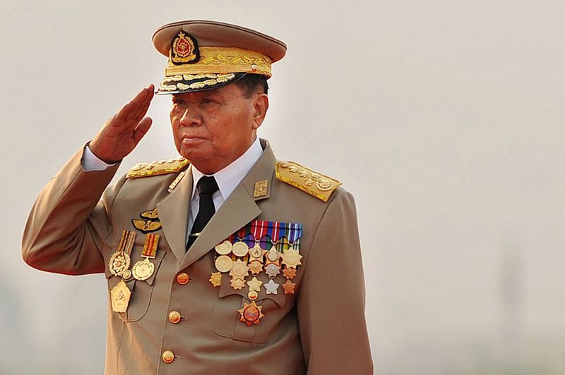 緬甸軍頭之一的丹瑞將軍，在2011年依星象師建議，出席全國廣播儀式的正式場合，竟穿著女性的傳統筒裙「褡媚（htamein）」。法新社