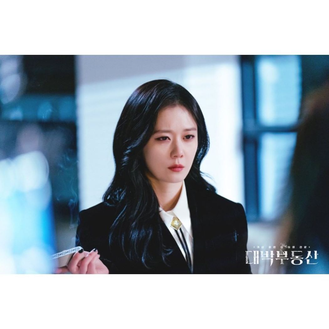 張娜拉在新劇中飾演專業驅魔師。 圖／擷自KBS官方IG