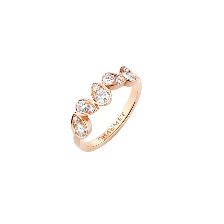 Joséphine Ronde d'Aigrettes 18K玫瑰金戒指，鑲嵌多顆明亮式切割鑽石，13萬3,000元。圖／CHAUMET提供