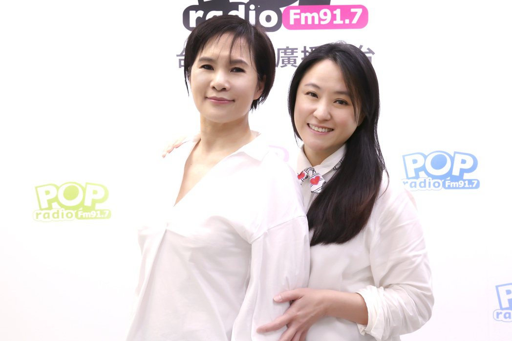 莊雅清（左）與海裕芬成為新節目「夢想起飛」主持人。圖／POP Radio提供
