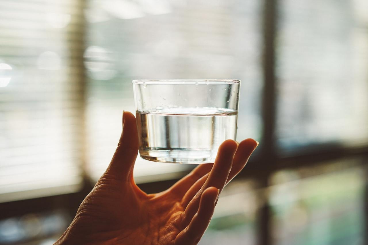 水是最解渴的飲料，而且不含熱量。 圖／pixabay