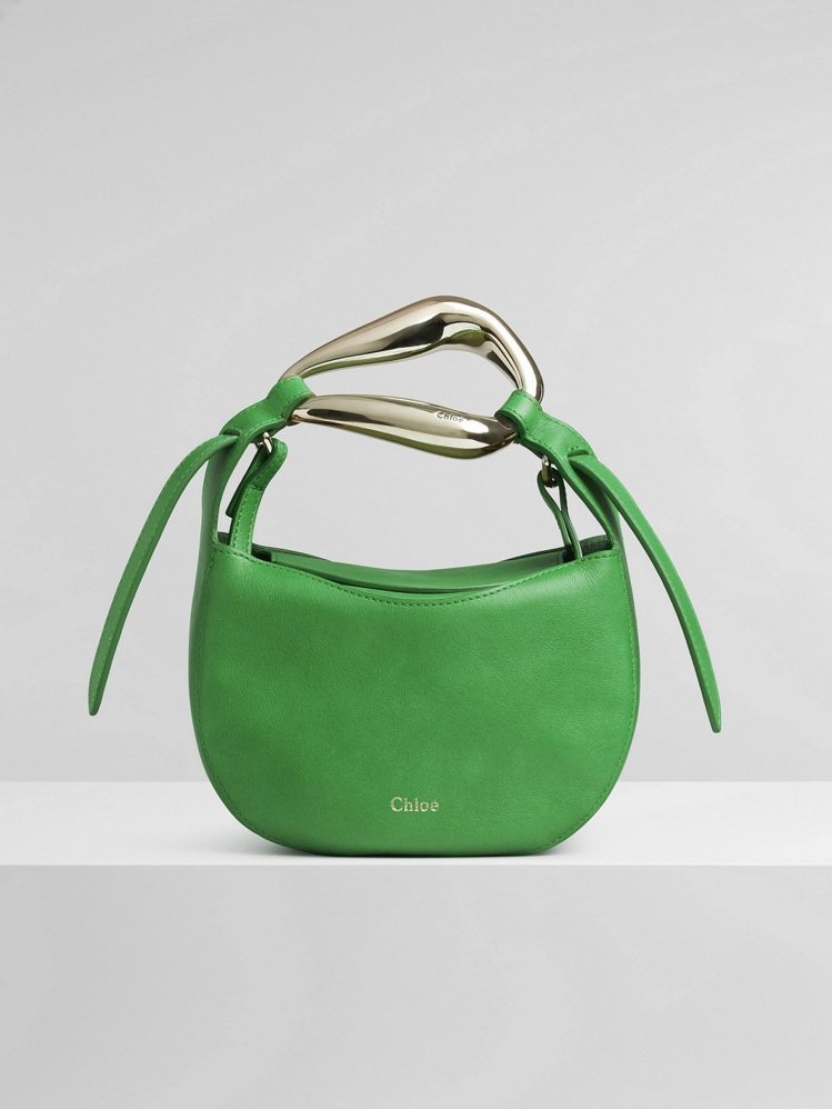 Chloé Kiss鮮綠色肩背提包，51,600元。圖／Chloé提供