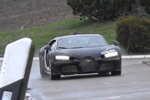 全黑Bugatti Chiron街道出沒中　究竟隱藏了什麼？