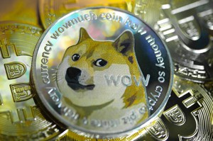 馬斯克推文稱加密貨幣狗狗幣是「未來的地球貨幣」，狗狗幣立刻大漲。圖／取自推特