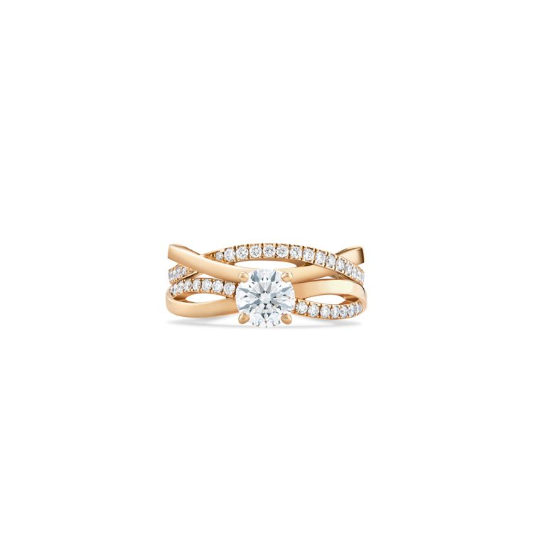 Infinity 18K玫瑰金圓形明亮式鑽石戒指，主鑽0.70克拉起，23萬4,000元起，可搭配Infinity 18K玫瑰金戒指配戴。圖／De Beers提供