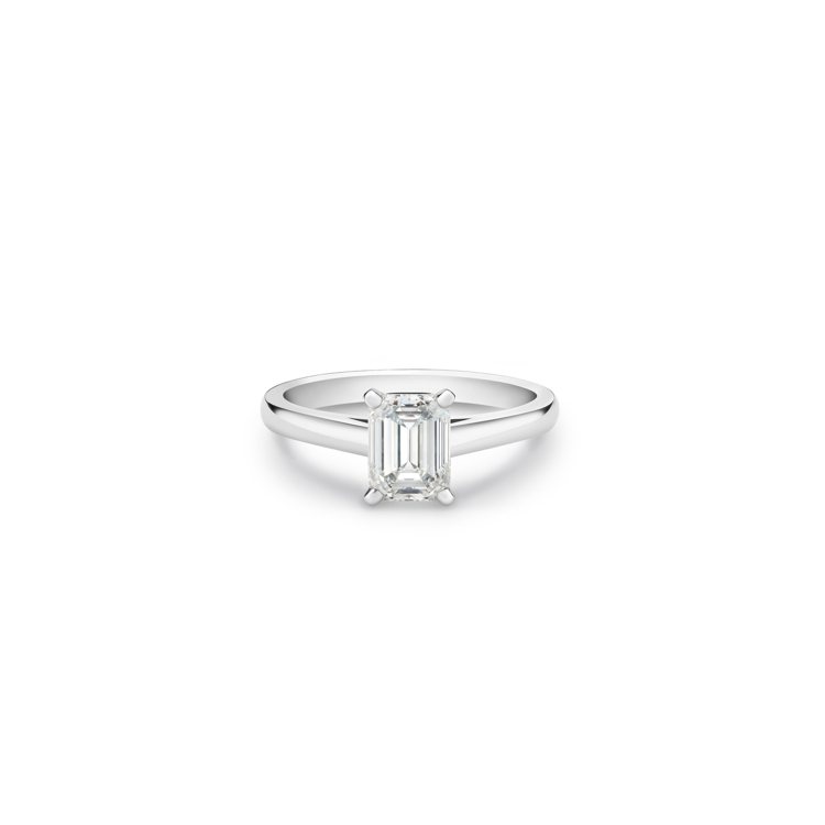 DB Classic鉑金祖母綠式切割鑽石戒指，主鑽1克拉起，約37萬6,000元起。圖／De Beers提供
