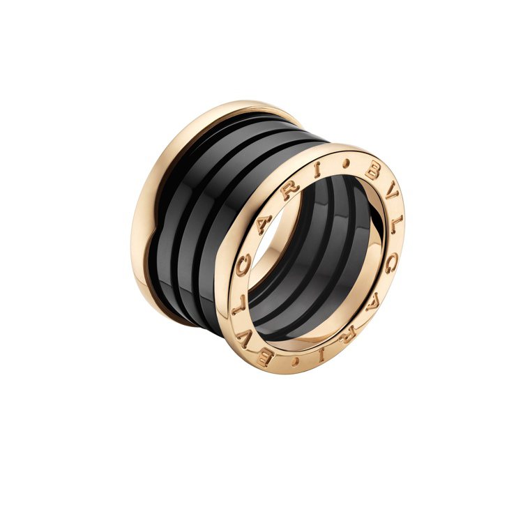 BVLGARI B.zero1系列玫瑰金黑陶瓷四環戒指，約51,700元。圖／寶格麗提供