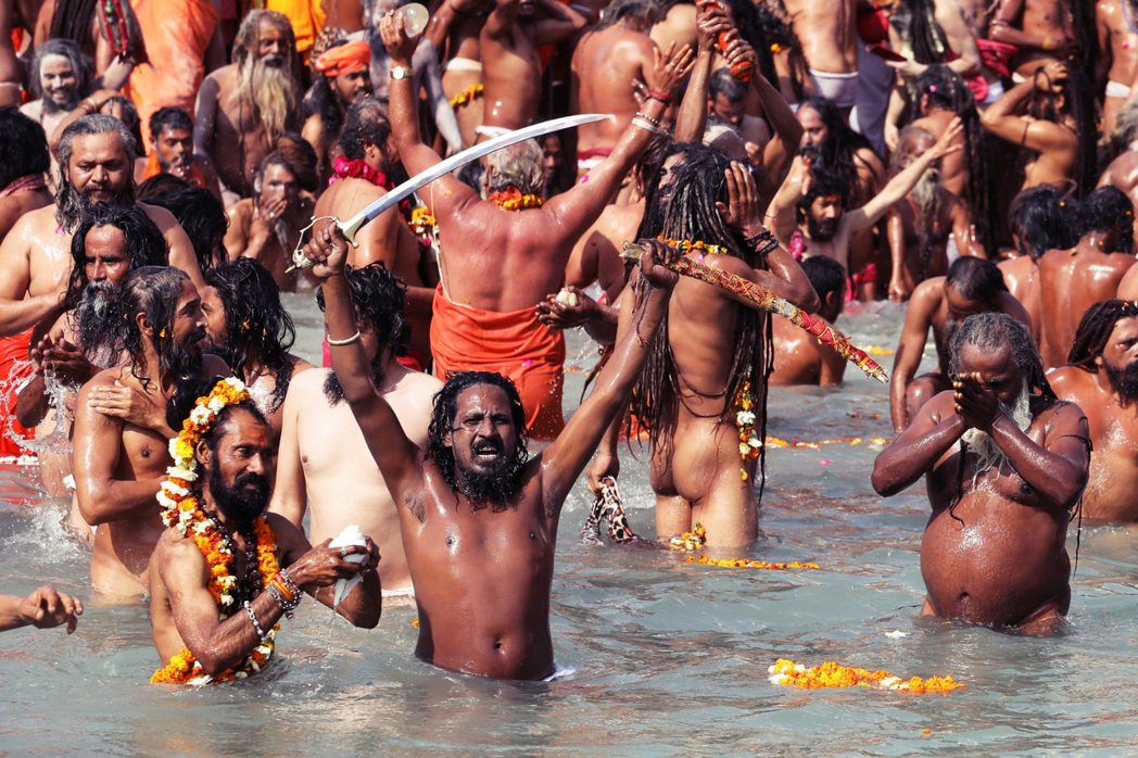 被譽為「全球最大規模的宗教節慶」、每隔12年舉行一次的印度「大壺節」（Kumbh...