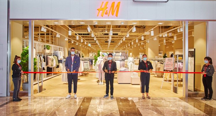不到一年的時間，H&M就在台南開出兩家大店，最新門市進駐了南紡購物中心。圖／H&M提供