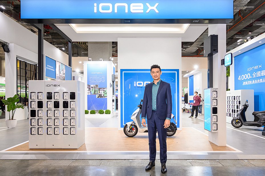 KYMCO在2021智慧城市展中盛大展出令人耳目一新Ionex 3.0革命性電動機車解決方案。 圖／KYMCO提供