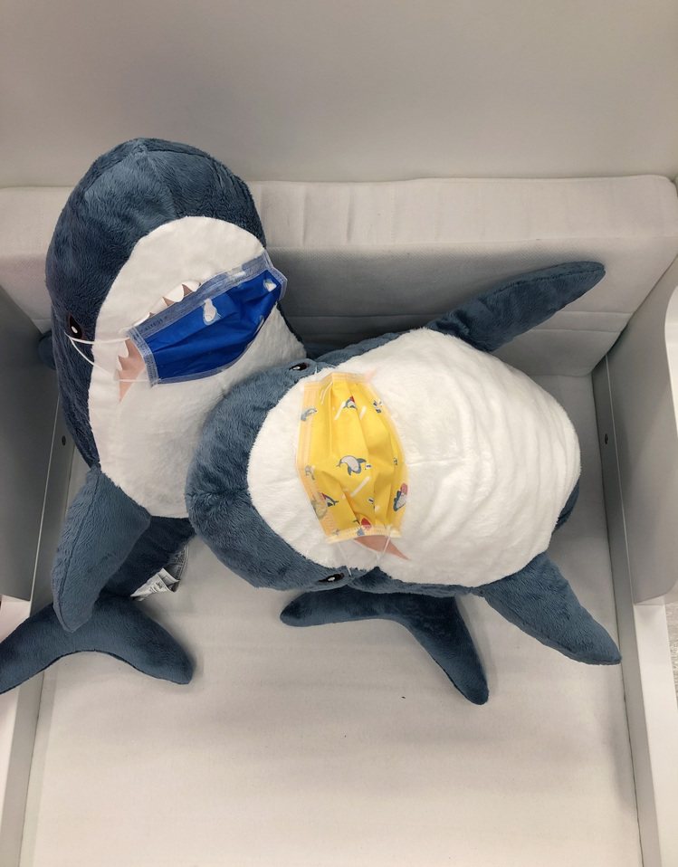 IKEA推出限量版鯊魚口罩，只送不賣。圖／IKEA提供