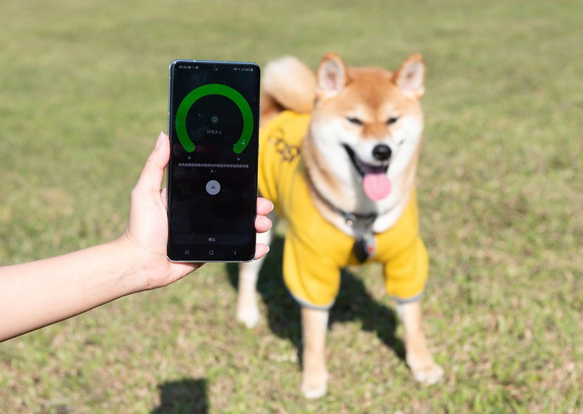 Galaxy SmartTag可繫在鑰匙、錢包，甚至是寵物身上，透過手機App輕...