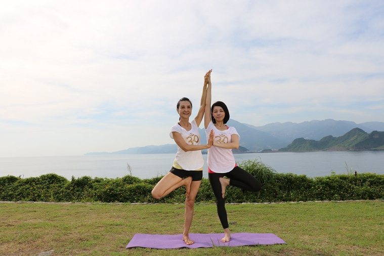 練瑜珈除了讓陳淑麗維持身體健康，更鼓勵了許多比她年輕的學生。 圖／取自50+(F...