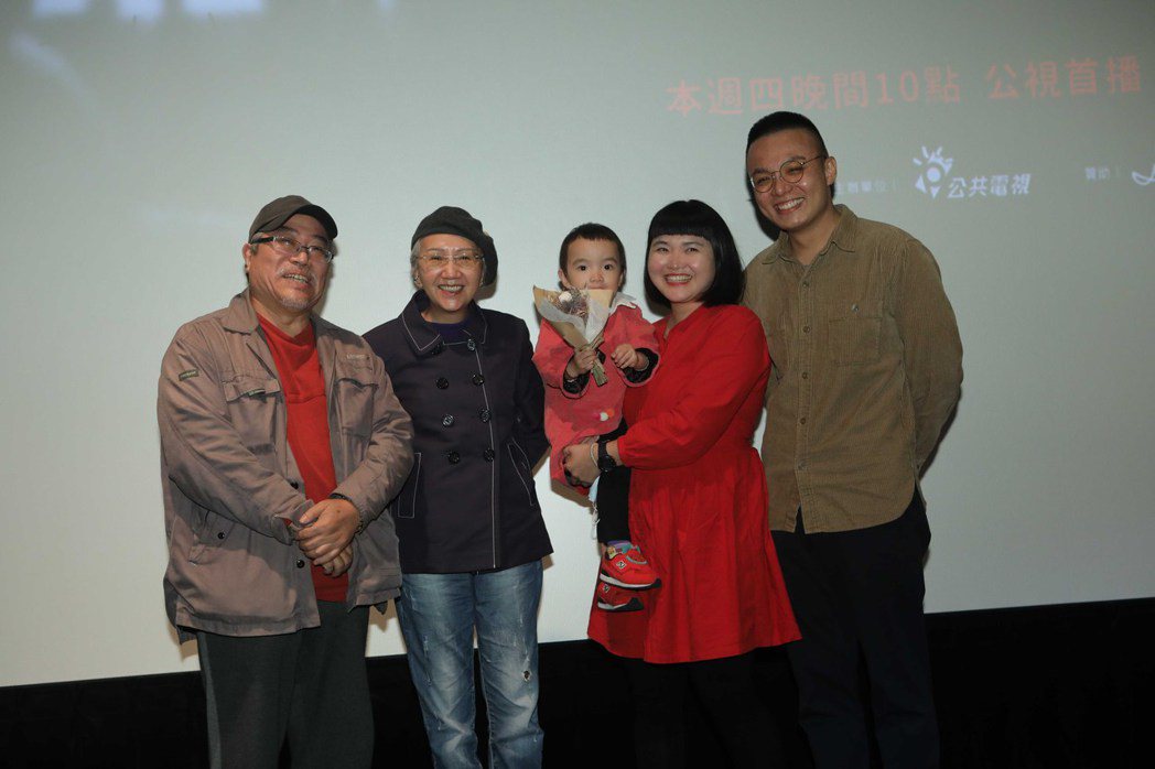 左起陳懷恩、陸弈靜、李有時、蔡欣昀、李權洋參與「有時」首映活動。圖／公視提供