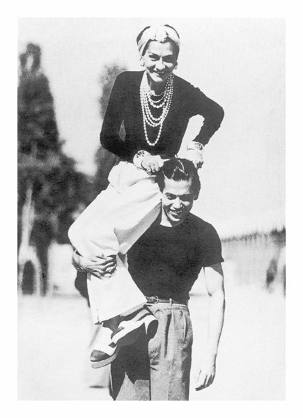 1937年嘉柏麗香奈兒與好友俄羅斯編舞家及芭蕾舞者Serge Lifar。圖／香奈兒提供