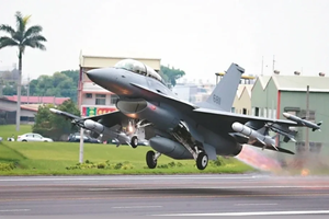 2011年，歐巴馬政府宣布替台灣F-16A/B（圖）進行性能提升，擱置多年、代號為「鳳隼」的F-16C/D軍購案才算結束。圖／聯合報系資料照片