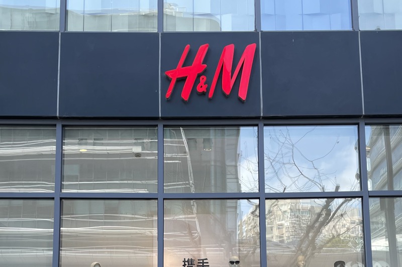 因去年底發表拒用新疆棉花的聲明，H&M過去幾天在大陸被推上風尖浪口。圖為上海一家H&M門店。記者林則宏／攝影