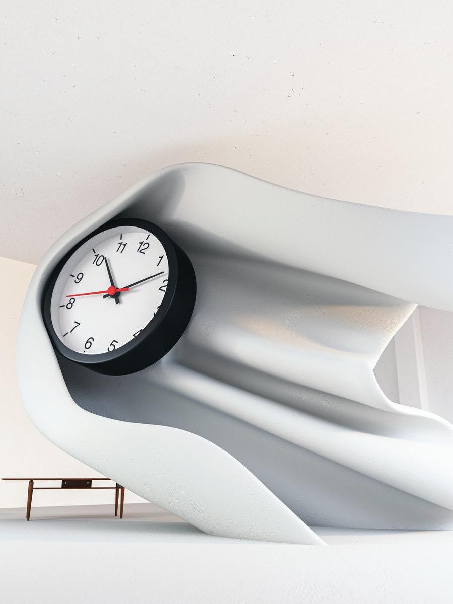 Daniel Arsham設計一款時鐘，結合鋼製材質表現時間流動的柔軟。圖／IK...