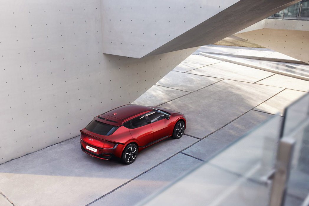 Kia計畫待2022年為完整銷售年後，能讓EV6達成年販10萬輛的目標。圖為EV...