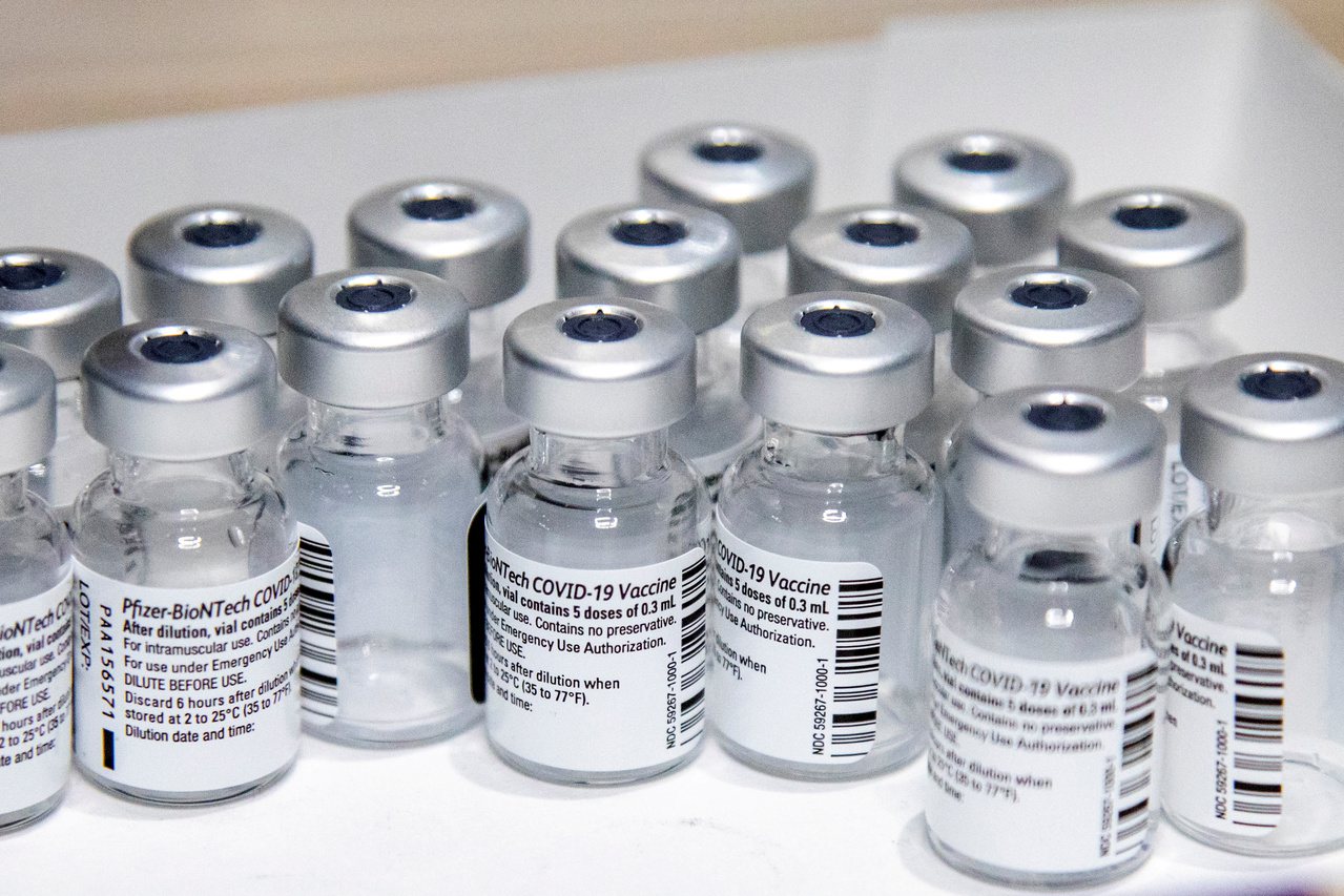 國輝瑞藥廠和德國BioNTech生技公司今天引用最新試驗資料表示，兩家公司合作生產的2019冠狀病毒疾病（COVID-19）疫苗，在預防感染上約有91%效力。