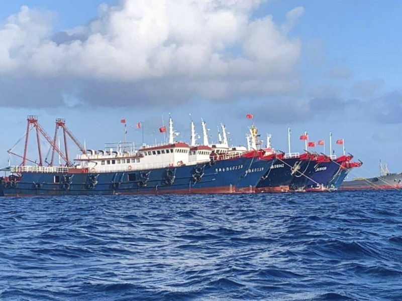 菲律賓要求中方立即將船隻撤走。美聯社