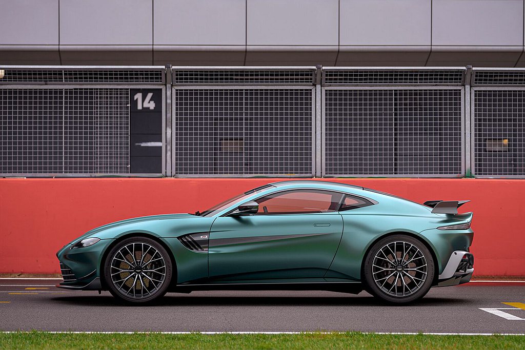 Aston Martin Vantage F1® Edition與倍耐力合力打造...