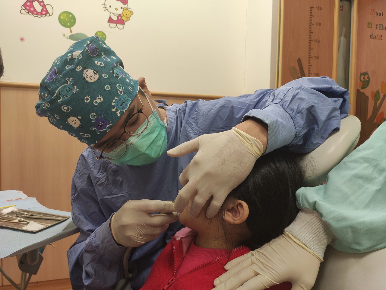 小孩的乳牙成長更換過程，需要由兒童牙科醫師細心照護牙齒健康。圖／台中慈濟醫院提供