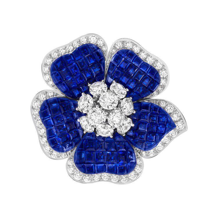 Petit Gloxinia胸針，白K金、鉑金、玫瑰金傳統隱密式鑲嵌藍寶石、鑽石，1,130萬元。圖／梵克雅寶提供