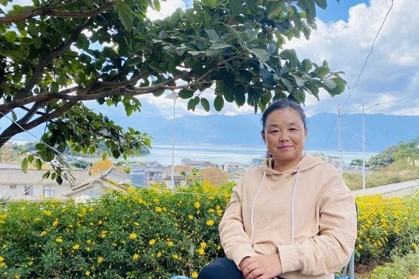 57歲的蘇敏近來爆紅，她以「一個人的旅行」，逃離傳統觀念帶來的枷鎖。 圖／摘自蘇敏微博