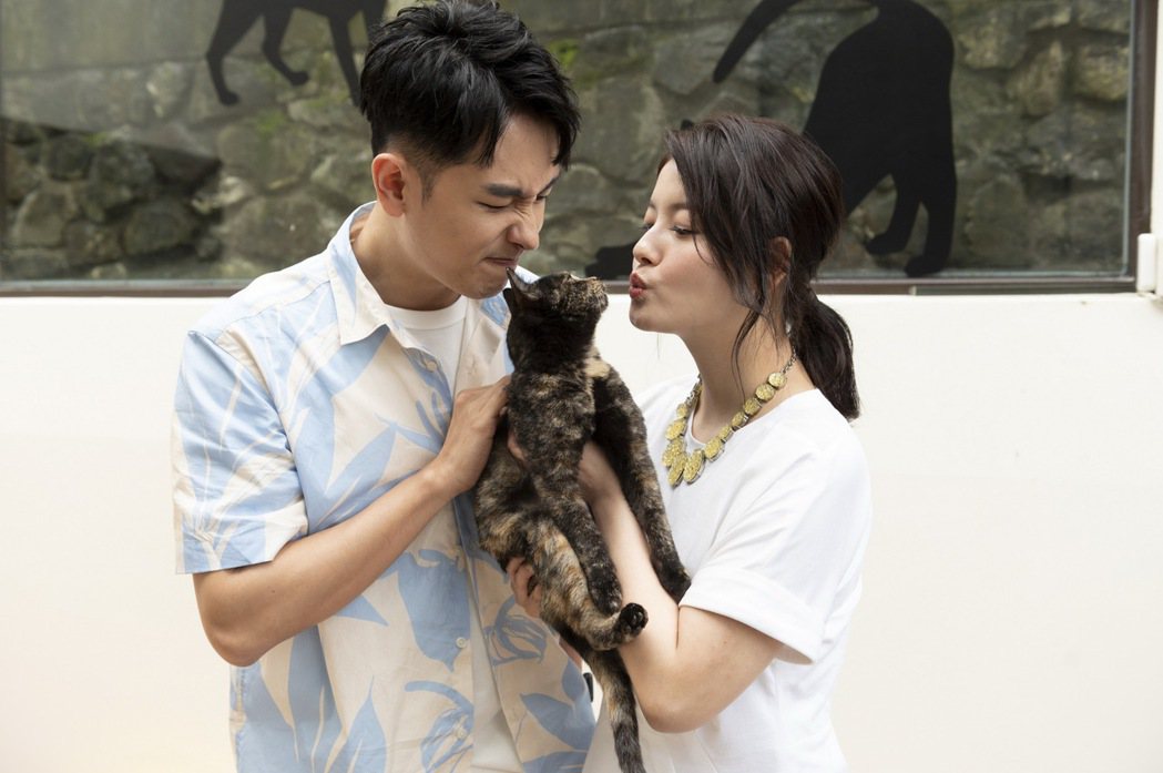 陳謙文（左）、王樂妍都是愛貓一族。圖／卡巴迪亞國際有限公司提供