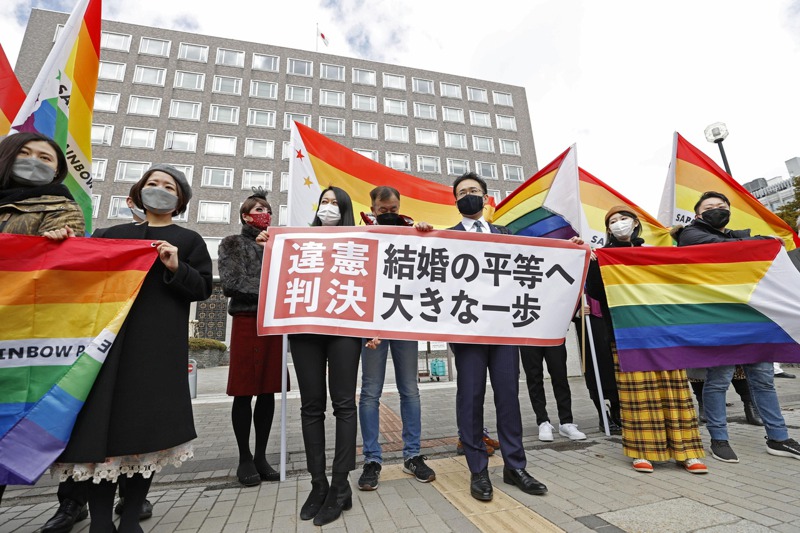 札幌地院法官明確提及「不承認同性婚姻是違憲」，為日本司法史頭一次。推動同志平權的人們因此十分振奮。路透