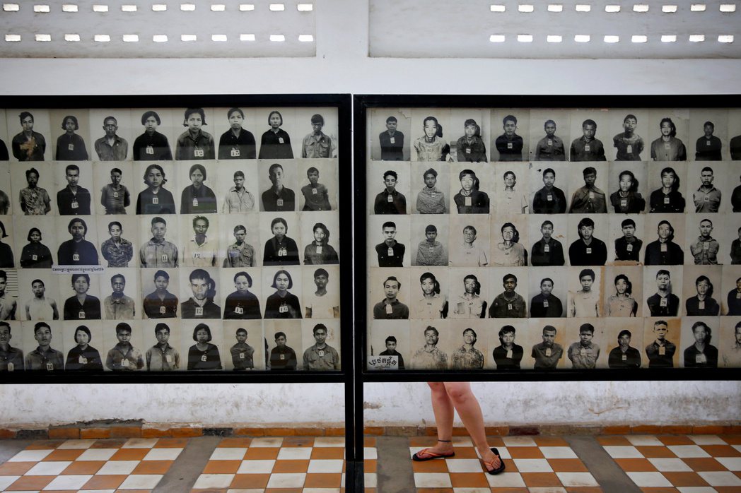 一名愛爾蘭藝術家公開自己的攝影展企劃──重現1975-1979年赤柬時期，遭囚禁...