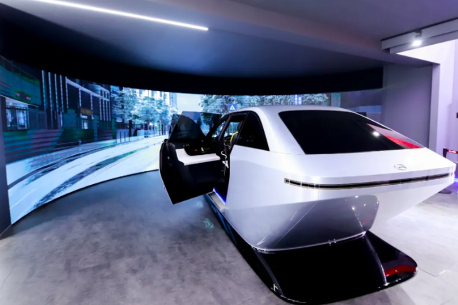 廣汽與騰訊合作率先實現微信上車，推出安裝了車載微信的車型，並與華為共同開發一款L4級自動駕駛的車型，計畫在2024年量產。圖／取自廣汽官網