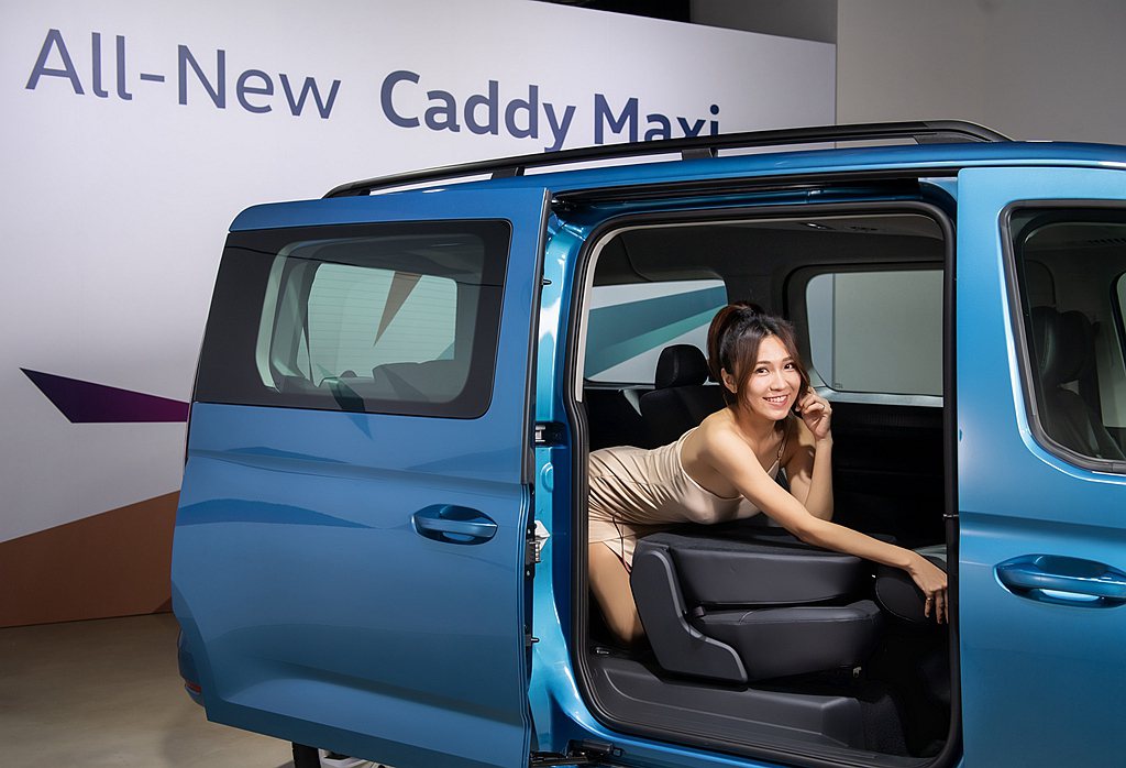 全新Caddy Ｍaxi彈性多變的輕量化座椅配置，包含第二排椅背調整、第三排單座...