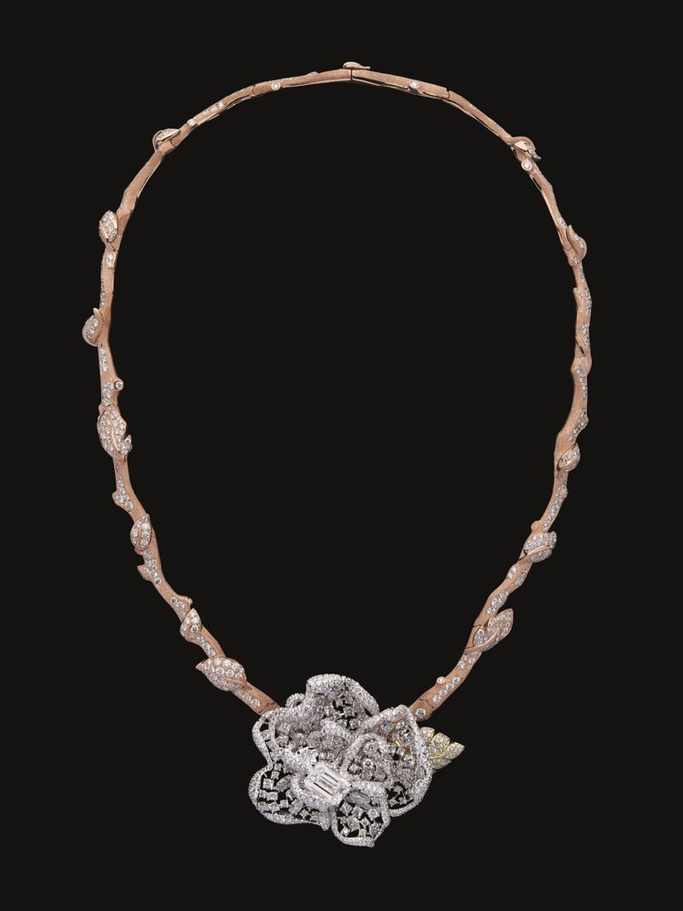 RoseDior Blanc Titane鑽石項鍊，5,100萬元。圖／DIOR提供