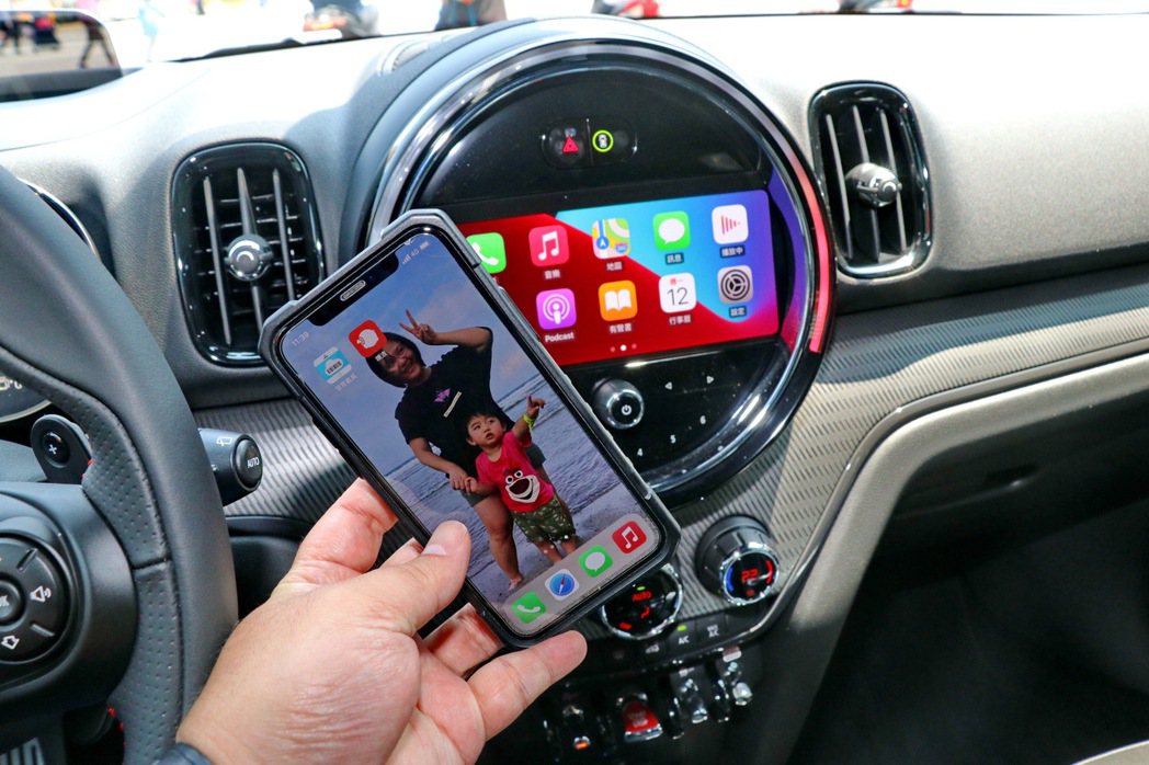無線Apple CarPlay整合系統。 記者陳威任／攝影