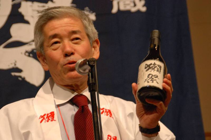 櫻井博志當年為拓展東京等大都會的市場，推出新的酒種「獺祭」，大受歡迎，成為舉世聞名的日本酒。圖／取自旭酒造臉書