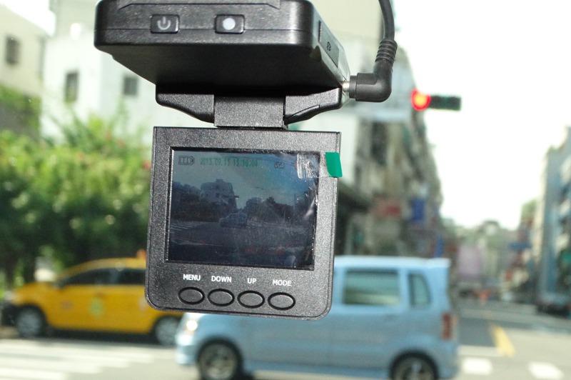 高雄市交通大隊建議，駕駛人應該裝設行車記錄器，以保障行車交通權益。圖／聯合報系資料照片