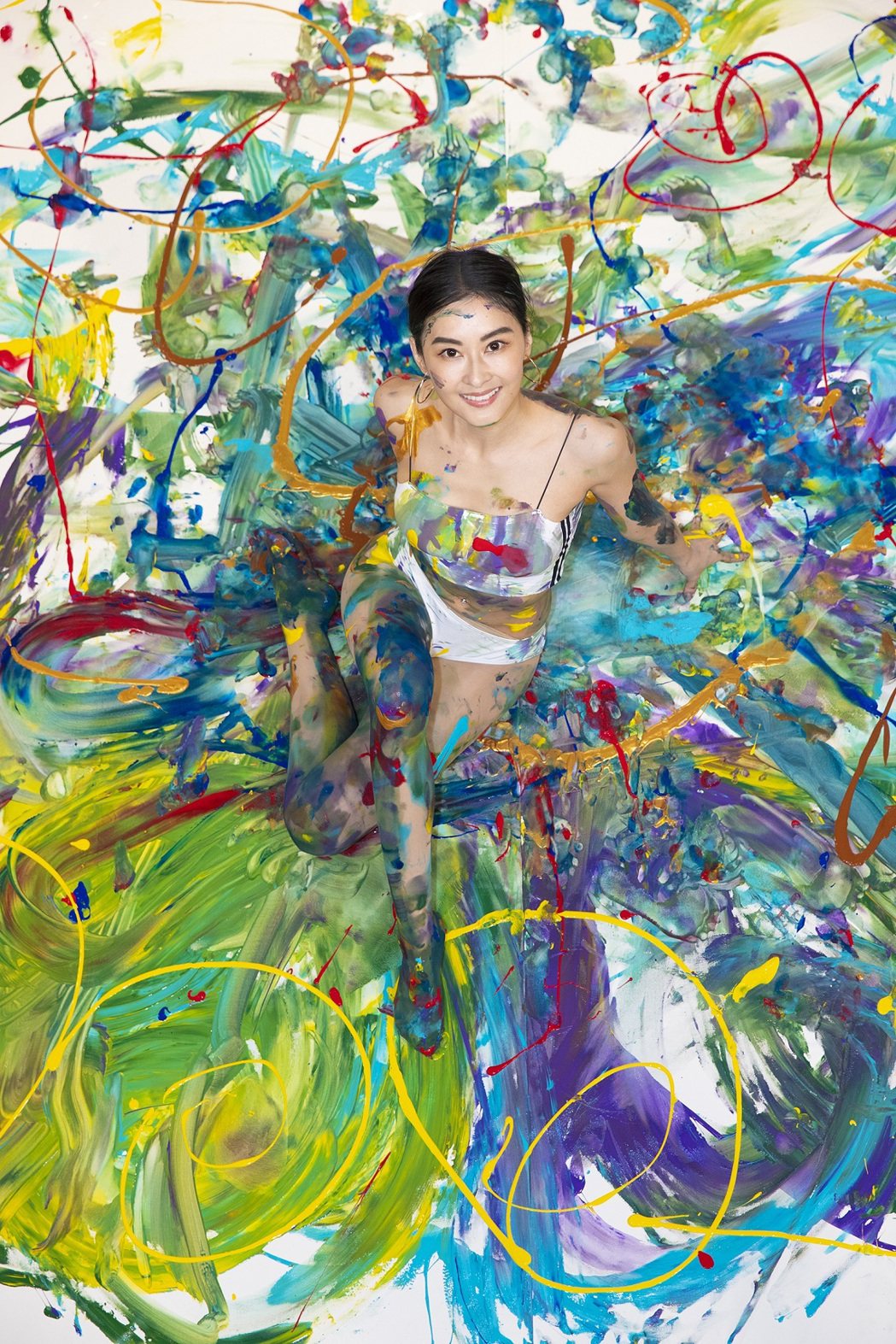 夏米雅用高階瑜珈融合身體作畫的彩繪瑜珈圖／奇蹟製造提供